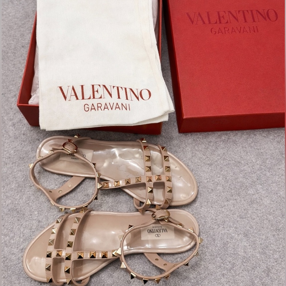 Valentino rockstud rubber gladiator sandals size 36